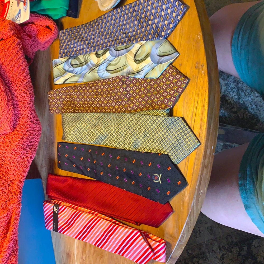 *****FINAL MARKDOWN****
7 Tie Bundle.  One new with tag! Excellent condition.